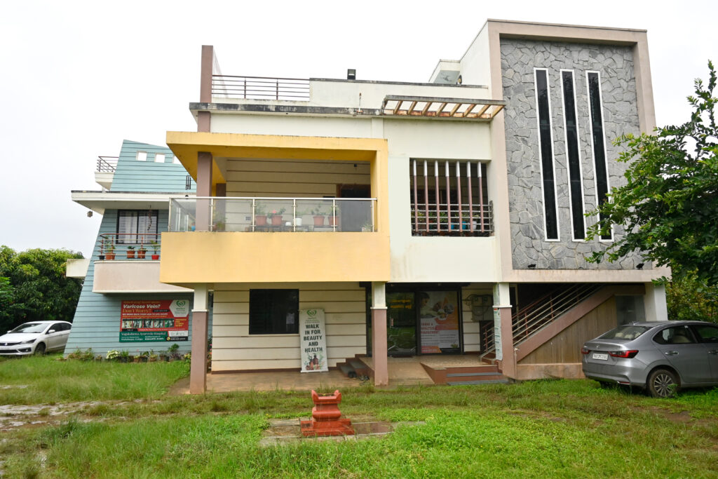 One-of-the-best-trusted-ayurvedic-doctor-team-Yogakshema Ayurveda Hospital, Kushalnagara-kodagu